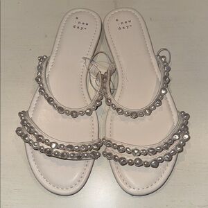 Women's Ivory White Strap Sandals sz 9 NWT
